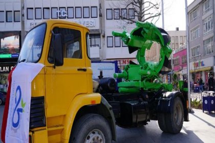Çorlu Belediyesi ağaç sökme makinesi imal etti