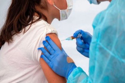 Fransa’da aşı olmadığı için 3 bine yakın sağlık görevlisi görevden uzaklaştırıldı