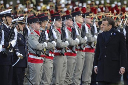 Fransa'da askerlerden Macron'a ikinci uyarı
