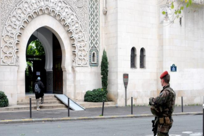 Fransa'da bir cami için 'radikal vaazlar' verildiği gerekçesiyle 6 aylığına kapatma kararı alındı