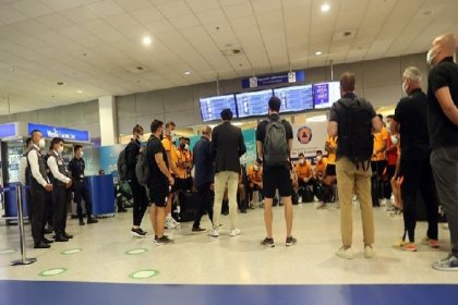 Galatasaray kafilesi Yunanistan havalimanında PCR testleri kabul edilmeyince Türkiye'ye dönme kararı aldı