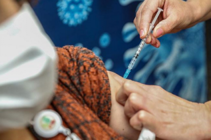 Günler öncesinden aşı için çağırılan 80 yaş üstü yurttaşların randevusu iptal edildi
