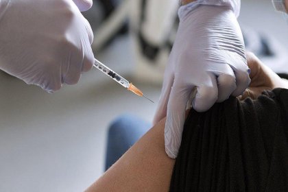 Hekimler uyarıyor: Sadece 2 doz Sinovac aşısı olanlar artık 'risk altında'