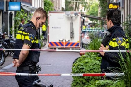 Hollandalı araştırmacı gazeteci Peter R de Vries, silahlı saldırıda ağır yaralandı