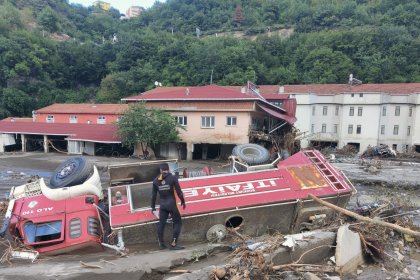 İBB, sel bölgesinde kurtarma çalışmalarını sürdürüyor