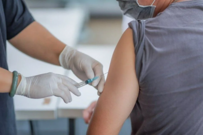 İş dünyası bunu tartışıyor: Aşı olmayan personel işten çıkarılabilir mi?