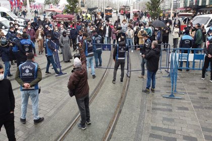 İstiklal Caddesi yoğunluk nedeniyle belirli sürelerle kapatıldı