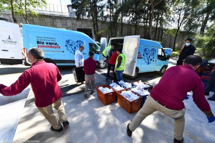 İzmir Büyükşehir Belediyesi 176 bin 500 kişilik iftar yemeği dağıttı