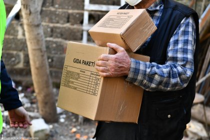 İzmir Büyükşehir Belediyesi’nin “Kara Kış Desteği” sürüyor