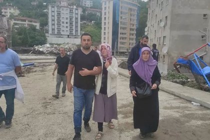 Kastamonu'daki selde çocuklarını kaybeden anne: 'HES patlamış bize söylemediler'