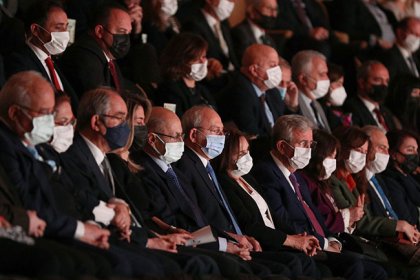 Kılıçdaroğlu, Ahmet Necdet Sezer'le birlikte konser izledi