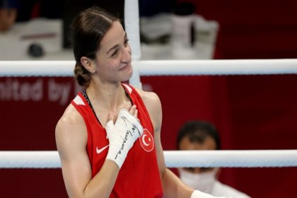 Milli boksör Busenaz Çakıroğlu finale çıktı