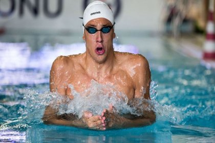 Milli yüzücü Emre Sakçı'dan dünya rekoru