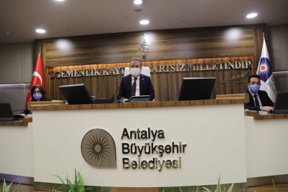 Muhittin Böcek: Şu an belediyede sadece 1 kişi grev yapıyor