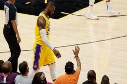 NBA'de son şampiyon Lakers elendi