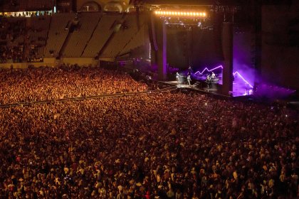 Normale dönen Yeni Zelanda’da 50 bin kişilik konser