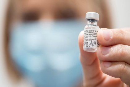 Polonya elinde kalan 5 milyon 650 bin doz aşıyı 5 ülkeye sattı