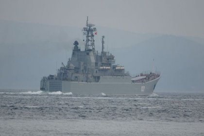 Rus savaş gemileri Karadeniz'e geçti