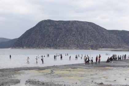 Salda Gölü'nde sular 50 metre çekildi