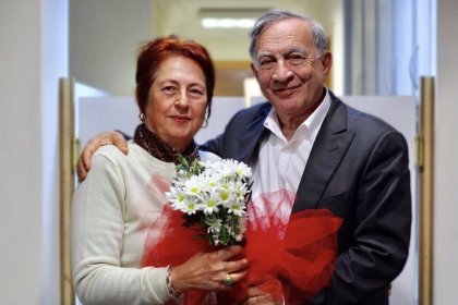 Seyhan Belediye Başkanı'nın eşi Nesrin Akay koronavirüs nedeniyle hayatını kaybetti