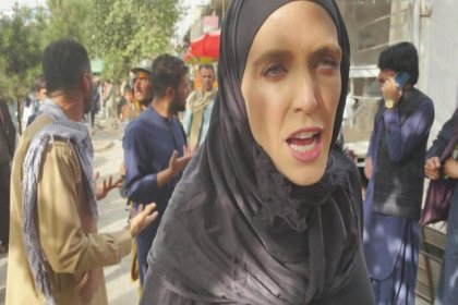 Taliban, canlı yayında CNN ekibine saldırdı
