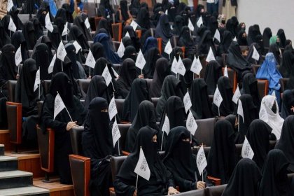 Taliban üniversitelerde kadın ve erkeklerin beraber okumasını yasakladı