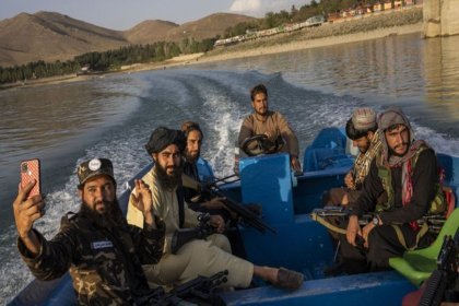 Taliban'dan selfie yasağı!