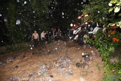 Trabzon, Yomra'da yağış su baskınlarına neden oldu