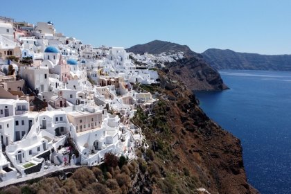 Yunanistan, yabancı turistleri geri getirmek amacıyla adalardaki herkesi aşılayacak