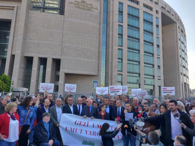 3. Gezi Davası 6. duruşmasının devamı Çağlayan Adliyesinde 25 Nisan 2022 kaldığı yerden başladı; Taksim Dayanışması basın açıklaması yaptı