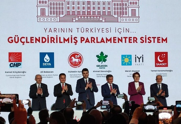 6 Genel Başkan Ankara'da bir arada açıklanan 'Güçlendirilmiş Parlamenter Sistem' deklarasyonunu imzaladı 6 Genel Başkan Ankara'da bir arada açıklanan 'Güçlendirilmiş Parlamenter Sistem' deklarasyonunu imzaladı