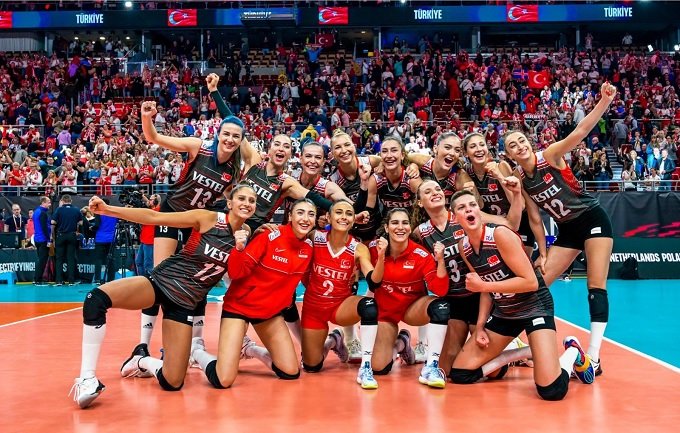 A Milli Kadın Voleybol Takımı, Dünya Şampiyonası’nda grup lideri olarak ikinci tura yükseldi