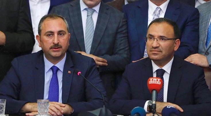 Adalet Bakanı Abdülhamit Gül görevden alındı; yeni Adalet Bakanı Bekir Bozdağ oldu