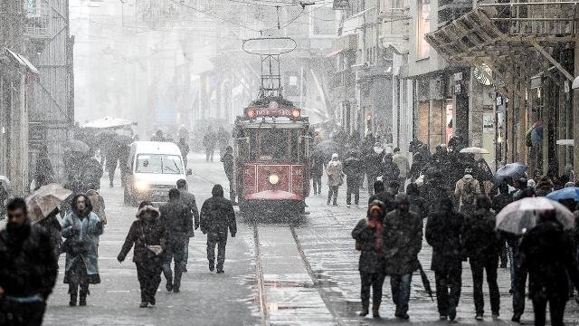 AKOM uyardı; İstanbul'da Çarşamba gününden itibaren aşırı soğuk hava ve kar yağışı olacak