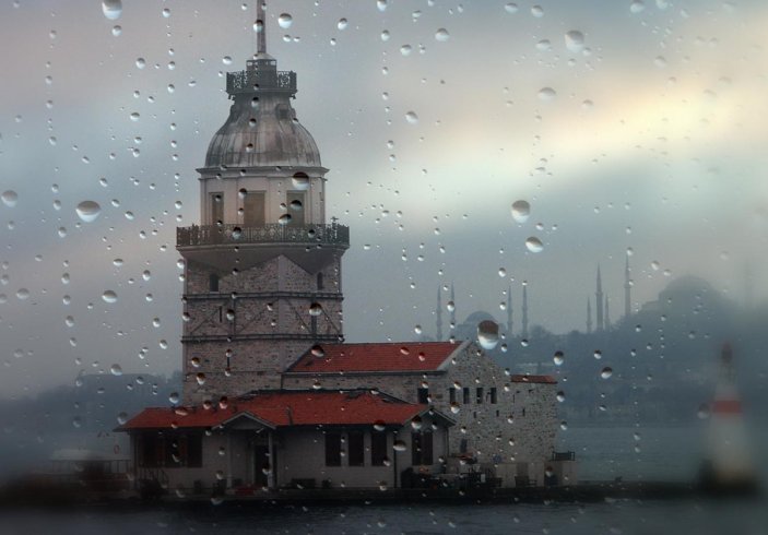 AKOM'dan İstanbullulara şiddetli yağmur uyarısı