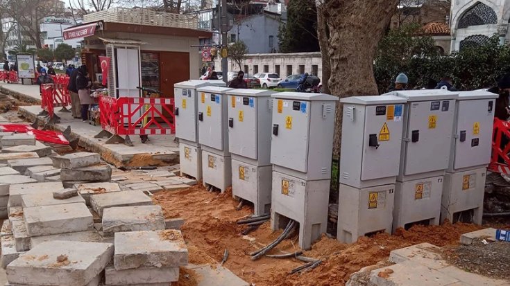 AKP'li Üsküdar Belediyesi, 9 aydır elektrik vermediği Halk Ekmek büfesinin etrafında kazı çalışması başlattı