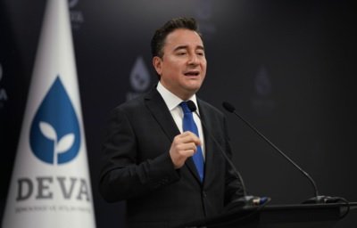 Ali Babacan’dan Erdoğan’a dış politika tepkisi: ‘Üç beş kuruş için Türkiye Cumhuriyeti’nin itibarıyla oynuyor’ Ali Babacan’dan Erdoğan’a dış politika tepkisi: ‘Üç beş kuruş için Türkiye Cumhuriyeti’nin itibarıyla oynuyor’