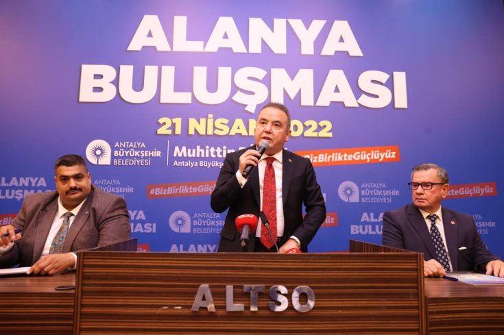 Antalya Büyükşehir Belediye Başkan Muhittin Böcek, Alanya'da muhtar ve STK temsilcileriyle buluştu