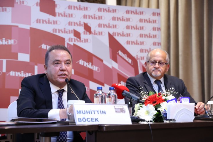 Antalya Büyükşehir Belediye Başkanı Muhittin Böcek, iş insanlarına 3 yılını anlattı Antalya Büyükşehir Belediye Başkanı Muhittin Böcek, iş insanlarına 3 yılını anlattı