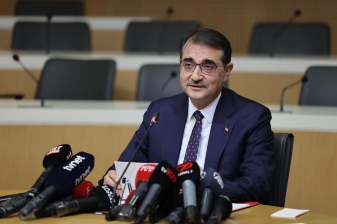 Bakan Dönmez; ilk belirlemelere göre yılbaşında doğalgaz ve elektriğe zam yok! Bakan Dönmez; ilk belirlemelere göre yılbaşında doğalgaz ve elektriğe zam yok!