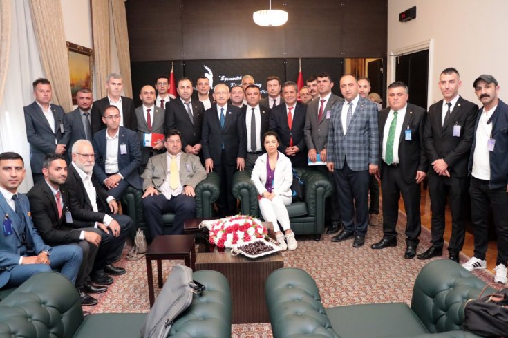 Birleşik Kamu İş Konfederasyonu , CHP Genel Başkanı Kemal Kılıçdaroğlu'nu ziyaret etti