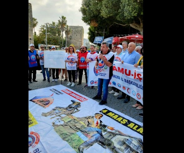 Birleşik Kamu-İş Konfederasyonu meydanlardan iktidara seslendi; 'AKP iktidarı ev yuva hayallerimizi yıktı, yakında çadırda bile yaşayamayacağız' Birleşik Kamu-İş Konfederasyonu meydanlardan iktidara seslendi; 'AKP iktidarı ev yuva hayallerimizi yıktı, yakında çadırda bile yaşayamayacağız'