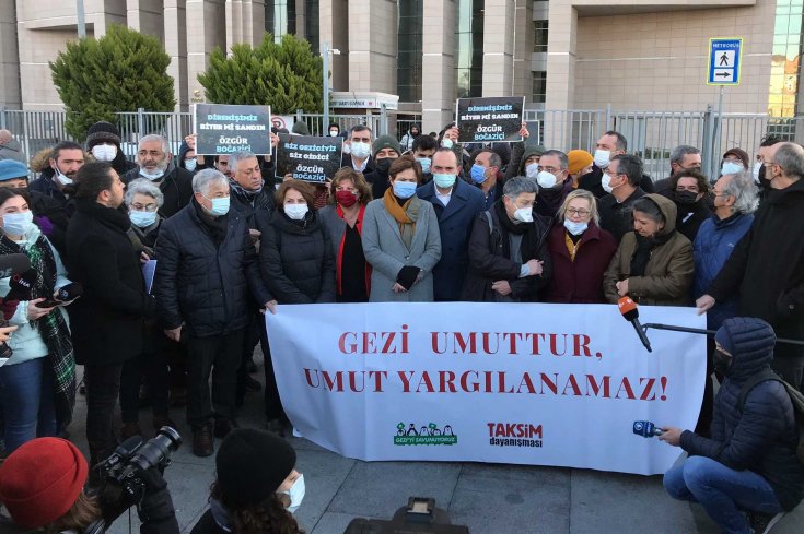 Gezi Davası'nın 3. duruşmasında; 'Osman Kavala'nın avukatları, '1539 gündür tutukluluğun devam etmesi, AİHM'in tespit ettiği hukuksuzluğun devam etmesidir. Bu hukuksuzluğa bugün son verin' diyerek tahliye talebinde bulundu'