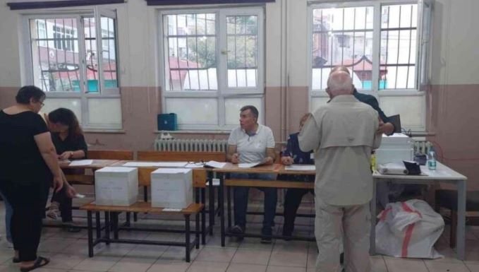 Bulgaristan'daki genel seçimde oy verme işlemi başladı Bulgaristan'daki genel seçimde oy verme işlemi başladı