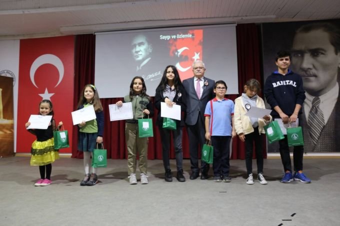 Burhaniye Ata’sını Andı Burhaniye Ata’sını Andı