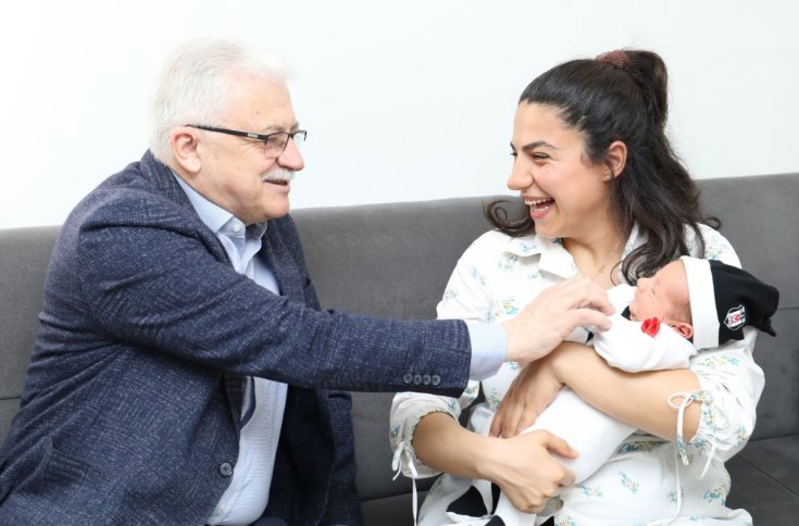 Burhaniye Belediye Başkanı Ali Kemal Deveciler 'Hoş Geldin Bebek' projesinin il uygulamasına katıldı