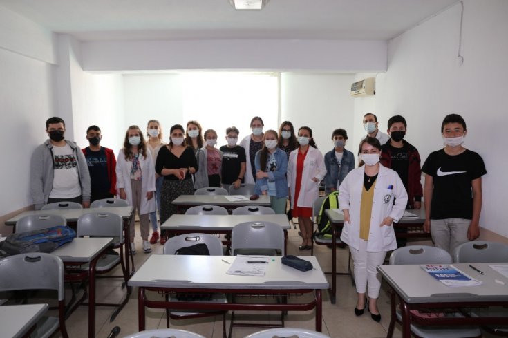 Burhaniye Belediyesi Sosyal Etkinlik Merkezi eğitim alanında öğrencilerin destekçisi olmaya devam ediyor