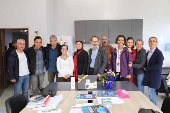 Burhaniye Belediyesinden 24 Kasım'da öğretmenlere ziyaret