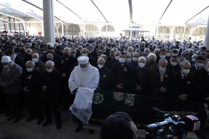 Büyükçekmece Belediye Başkanı Dr. Hasan Akgün'ün annesi Hacı Ayşe Akgün son yolculuğuna uğurlandı