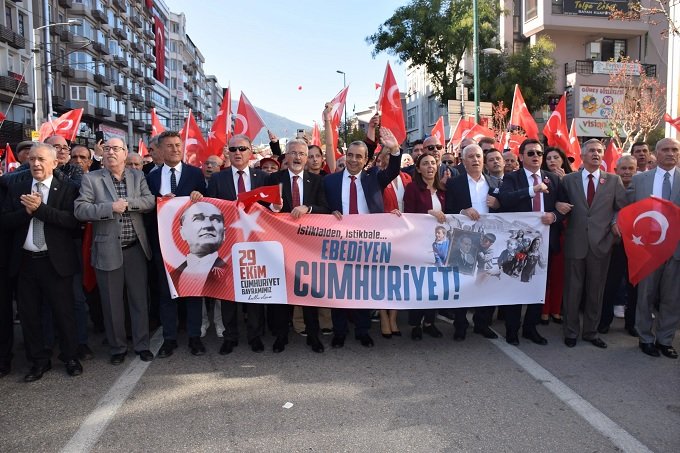 CHP Bursa İl örgütünden Cumhuriyet Bayramı’na coşkulu kutlama